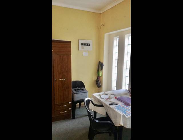 4 BEDROOM HOUSE FOR SALE IN FLORA PARK